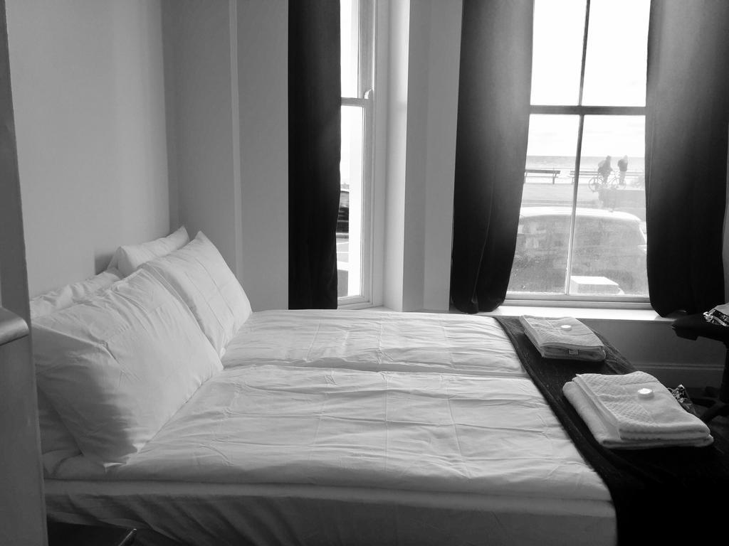 Pier 61 Guest Accommodation Гастингс Экстерьер фото